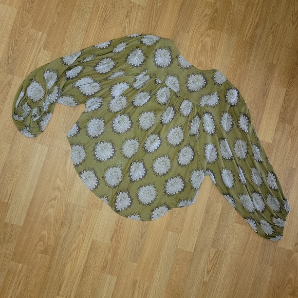 Free People Cowling Around Top small - Picture 8 of 11